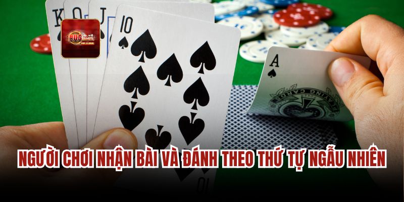 Người chơi nhận bài và đánh theo thứ tự ngẫu nhiên